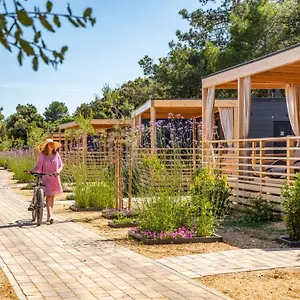 Prázdninový areál Mobile Homes Lopari, Nerezine